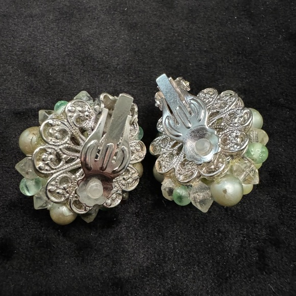 Vintage clip on earrings - Picture 3 of 3